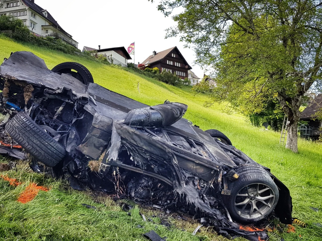 Richard Hammond escaped crashed car moments.