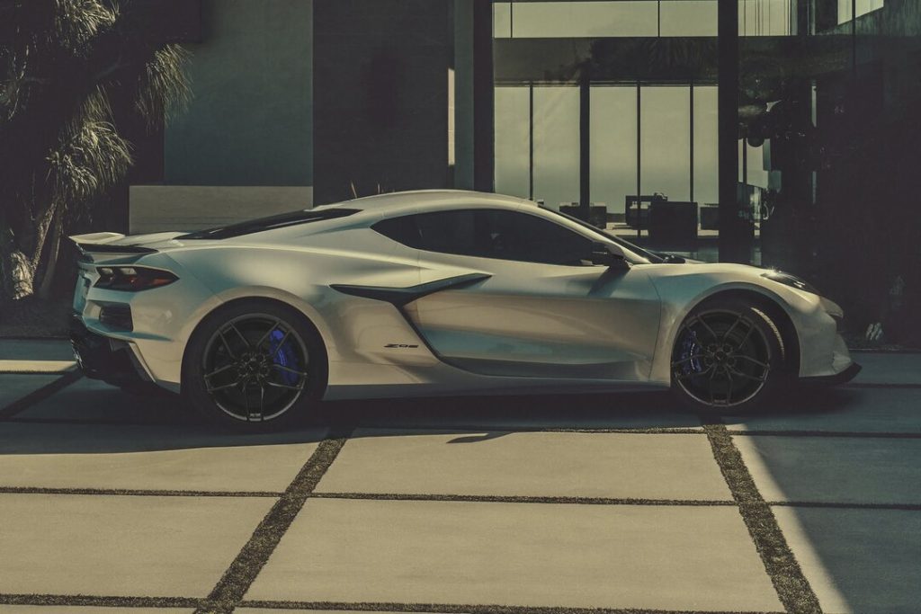 Chevrolet Unveils Limited-Run 2026 Corvette Z06 Santorini Edition for Japan