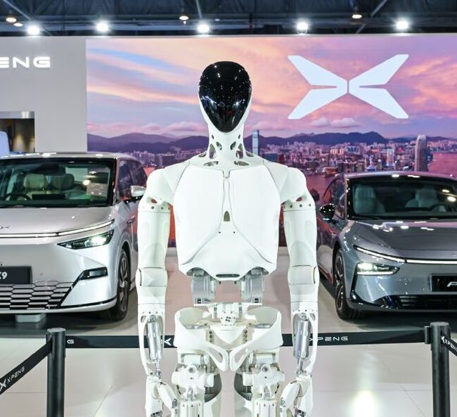 xpeng with robot humanoid
